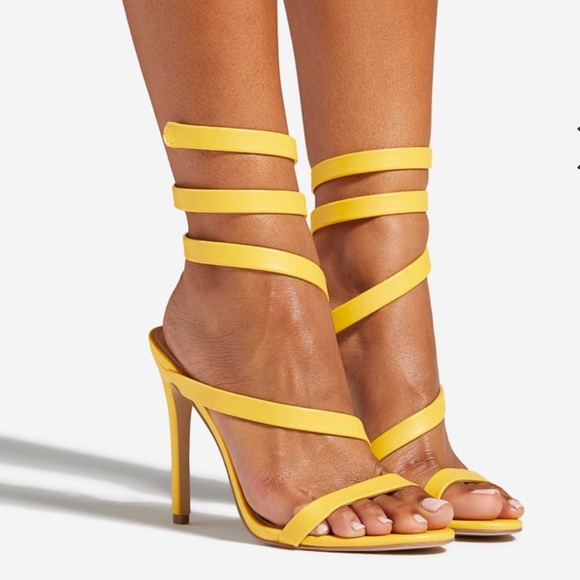 New in Box Ronja Freesia Strappy Sandal - Picture 1 of 7